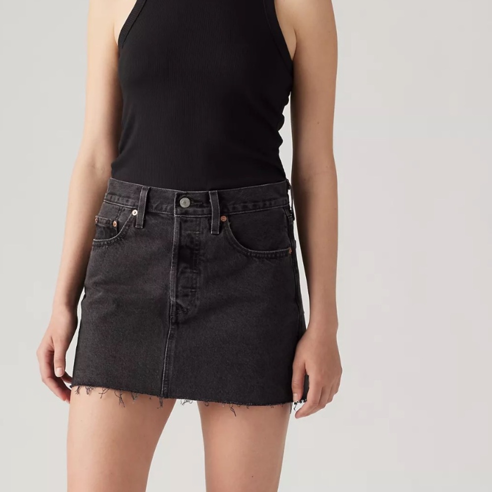 NWT Levi's "Icon" Black Denim Skirt size 31 ~$70